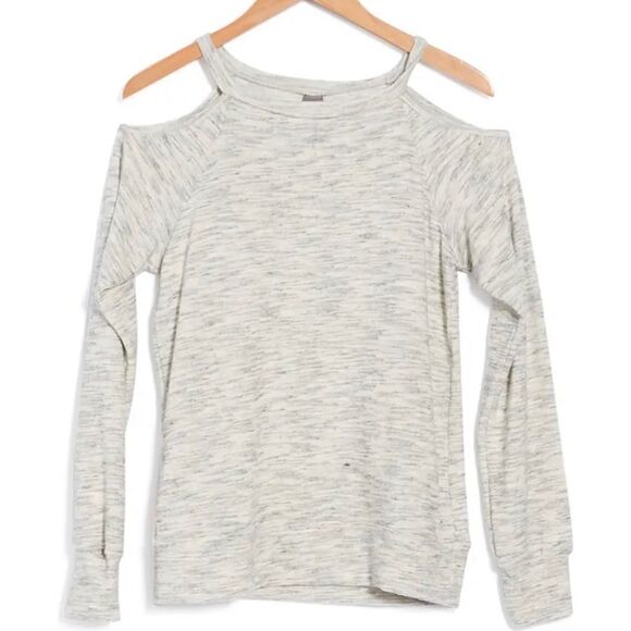 CUT Out Cold Shoulder Knit Sweatshirt
GO COUTURE retail $148 - Picture 5 of 7